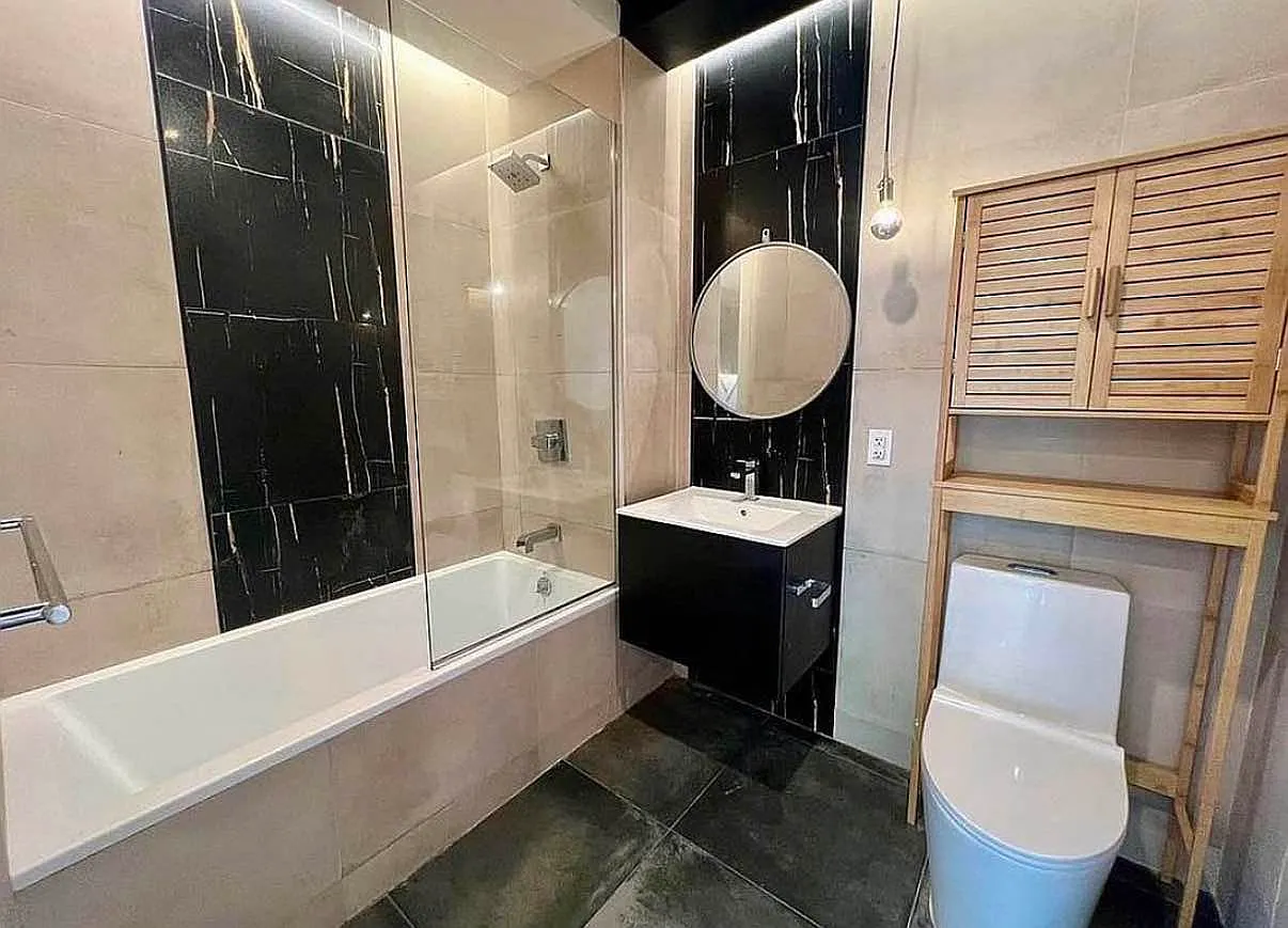 680 East 21st Street — Photo 4