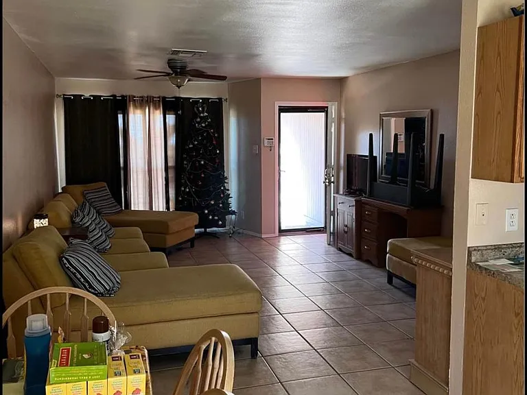 1070 Cloverbrook St — Photo 3
