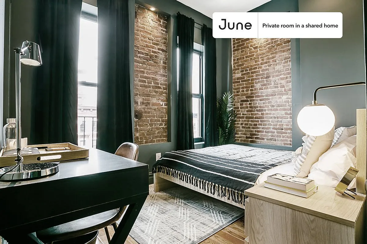 Queen bedroom in 3 bed/2 bath home in Upper West Side #200 B — Photo 1