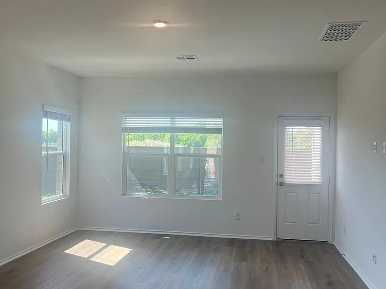 218 Milliner Loop — Photo 2