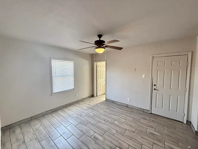 1501 S 6th Ave — Photo 10