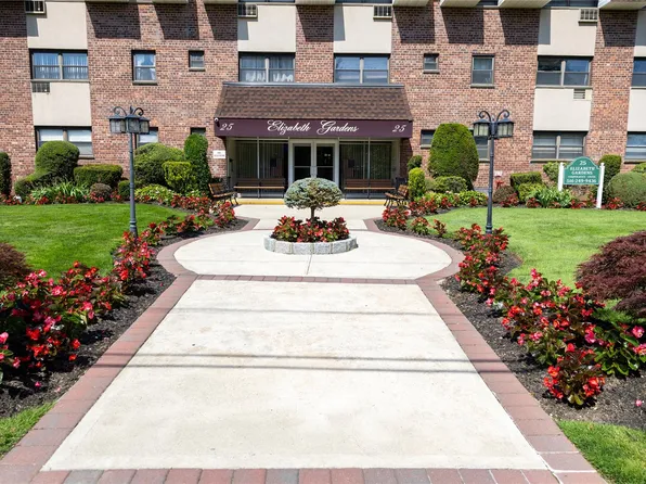 25 Elizabeth Street #1K, Farmingdale, NY 11735