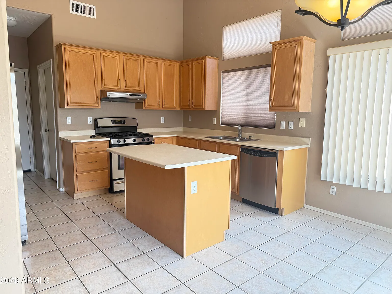 3 bed, 2.0 bath, 1554 sqft, $1,995 — Photo 4