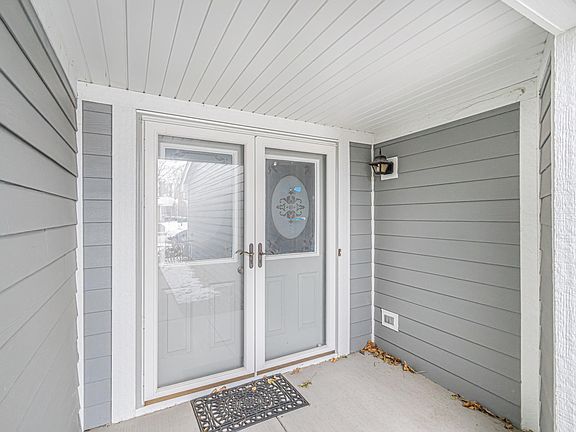 3rd image of 63 White Pine Dr