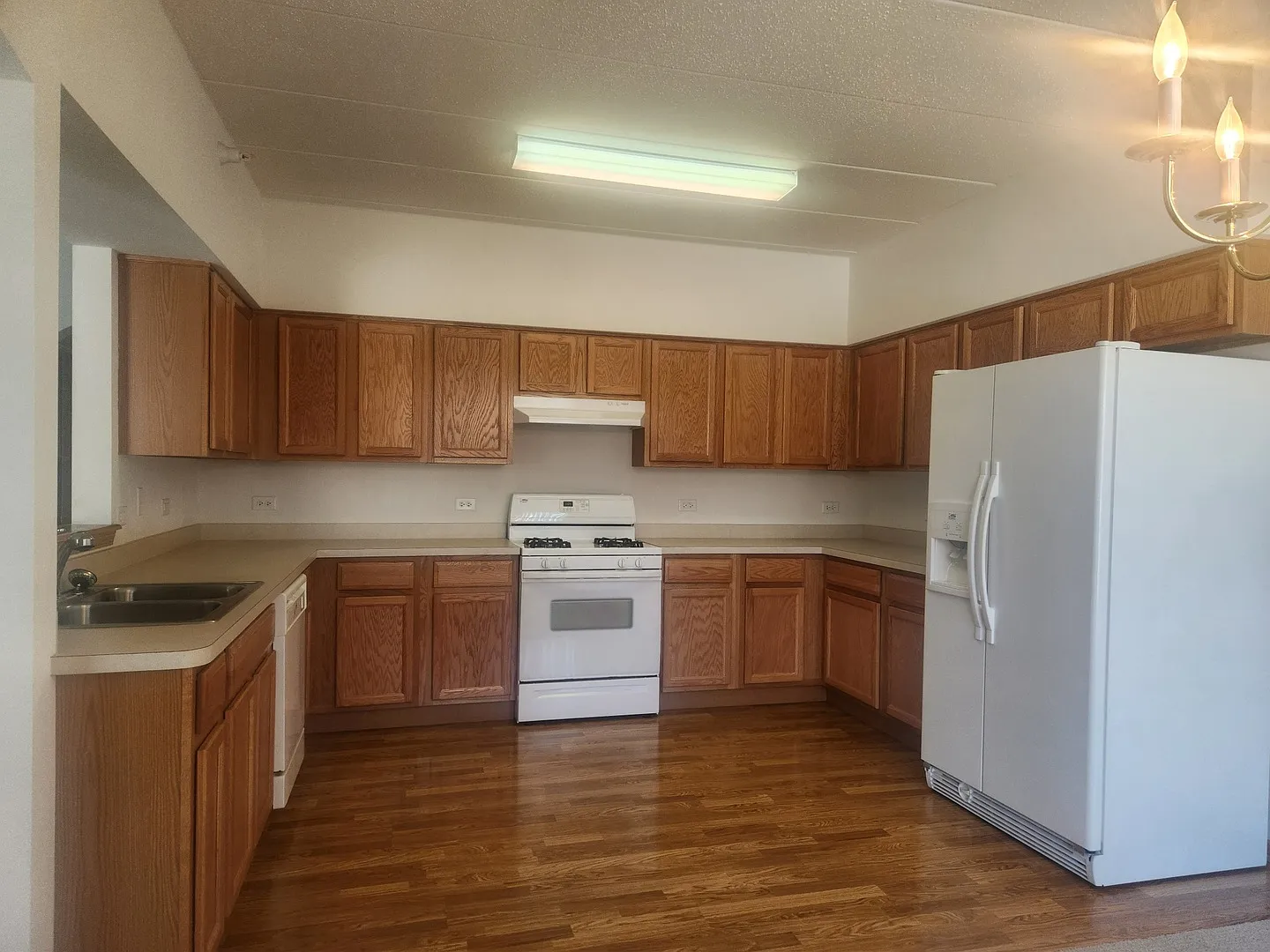 2 bed, 1200 sqft, $2,450 — Photo 3
