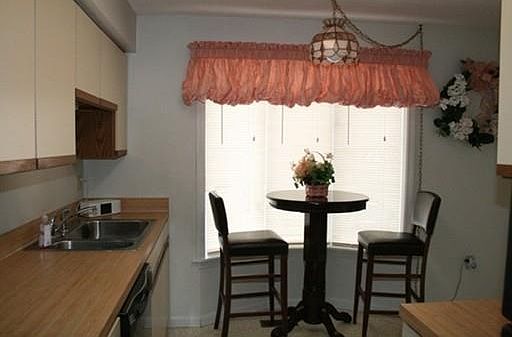 3rd image of 4902 Heatherwood Ln