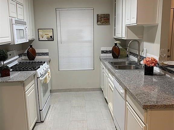 4th image of 8827 Brackley Ln