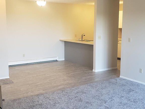 2nd image of 1875 Knoll View Dr #5