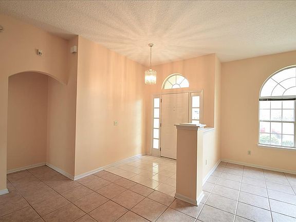2nd image of 716 Fair Oaks Ln
