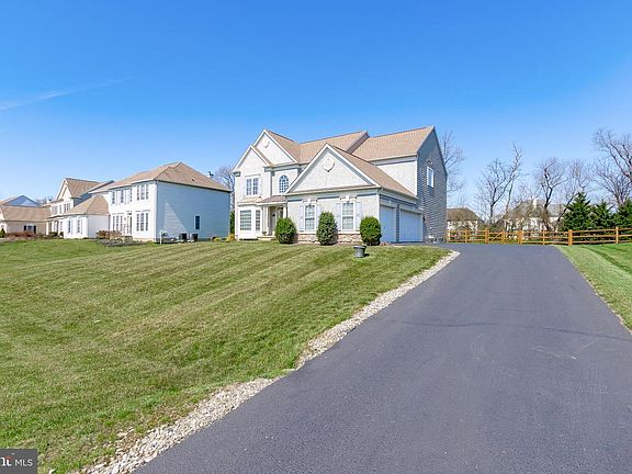 2nd image of 81 Hempstead Dr