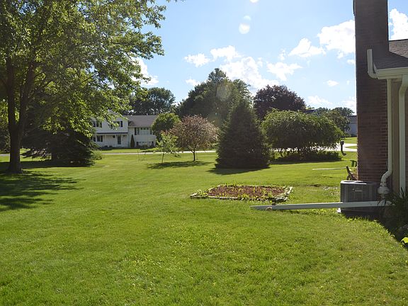 3rd image of 6252 Devonshire Ln