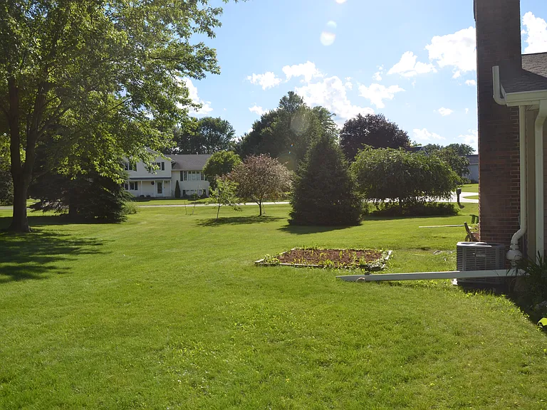 Devonshire Ln — Photo 3