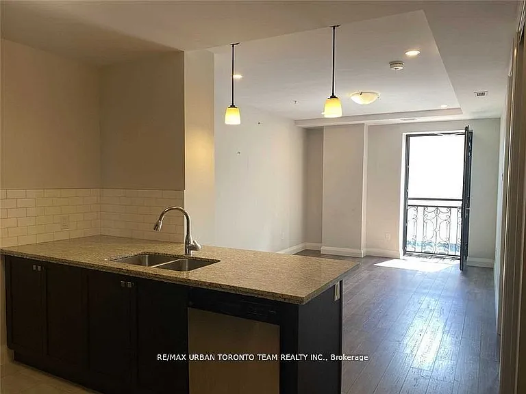 118 King St E #621 — Photo 9
