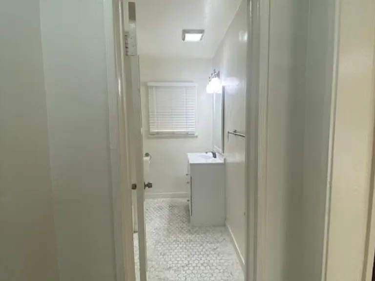 Cherokee Apartments — Photo 22