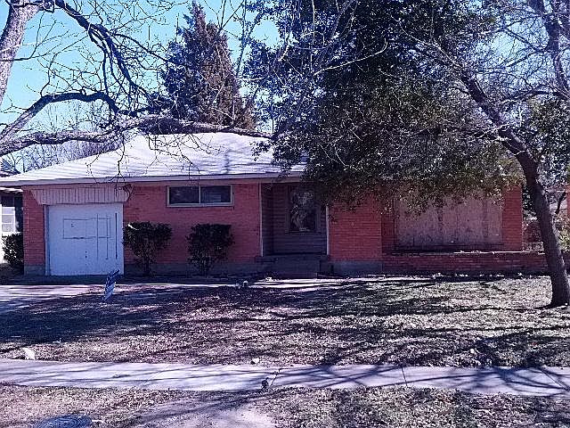 1st image of 1338 Lonsdale Ave