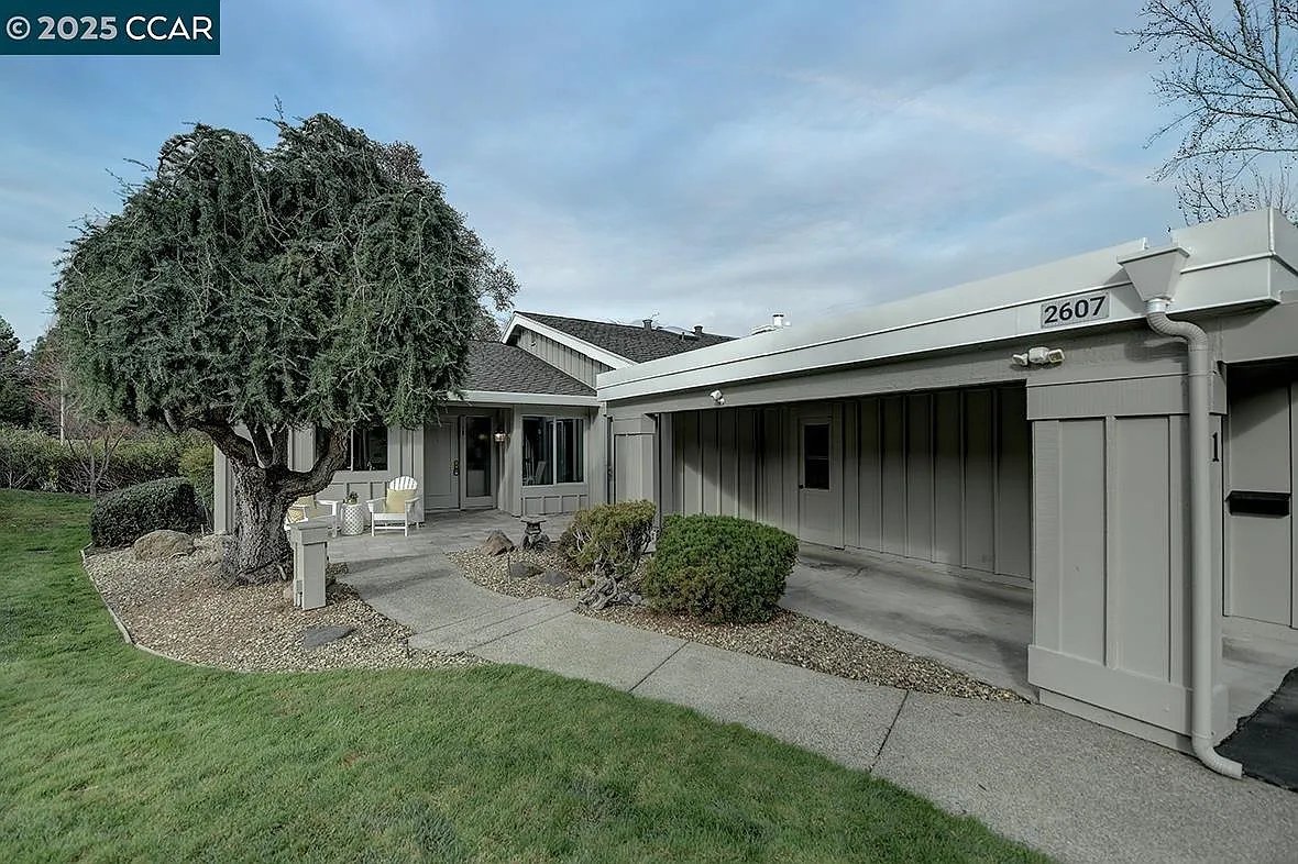 2607 Saklan Indian Dr APT 1 photo 1