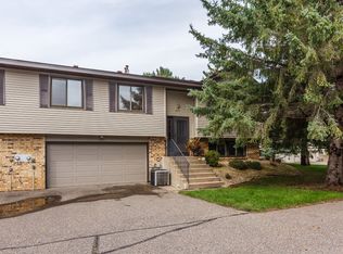 927 Sherwood Rd, Shoreview, MN 55126