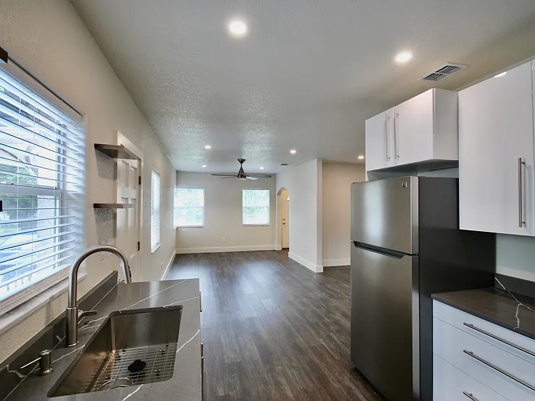230 E Concord St — Photo 9