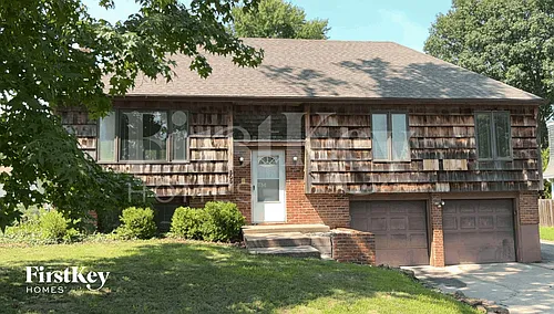 509 SW Victor Dr Photo 1