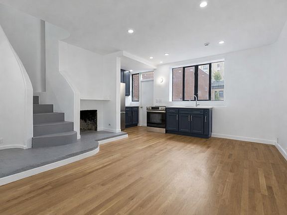 3rd image of 1209 N State Pkwy APT 11