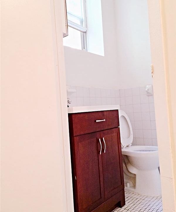 2nd image of 2059 2nd Ave APT 3S