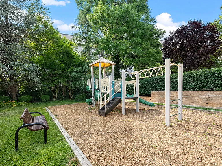 Tysons Glen Apartments and Townhomes — Photo 28