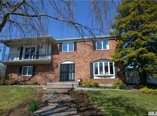 20 Quaker Ln, Farmingdale, NY 11735