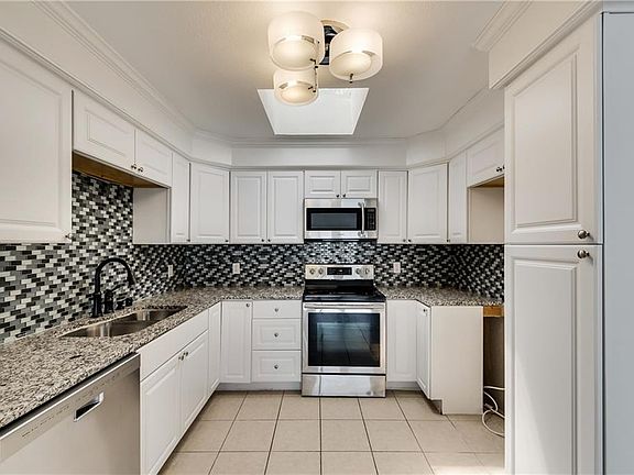 3rd image of 10602 Lone Pine Ln