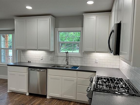 4th image of 908 NW 4th Ave