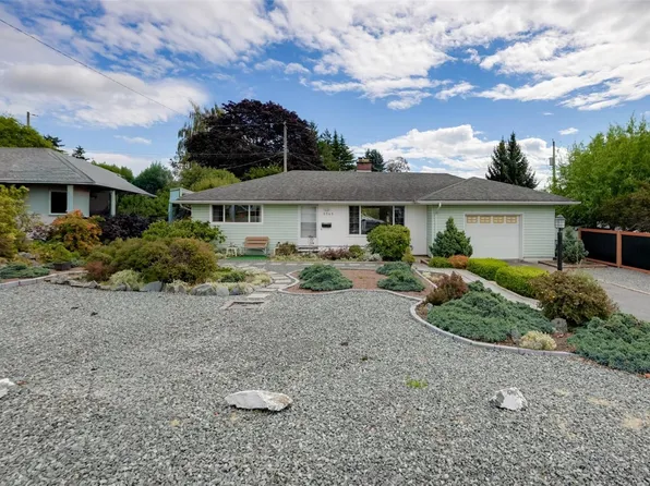 3345 Biscoe Dr, Saanich, BC V8Z 4P7