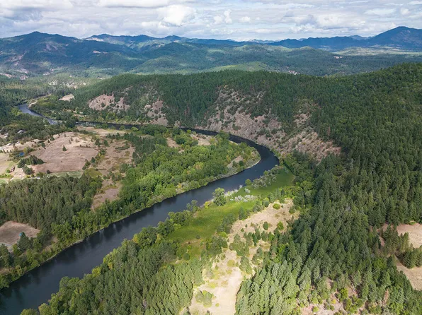 615 W Hawksdale Dr #Tl303, Grants Pass, OR 97526