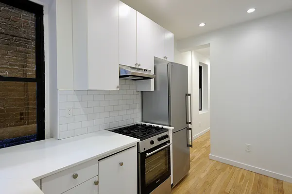 Rented by Aether Property Group | media 8