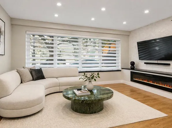 218 N 8th St #1A, Brooklyn, NY 11211