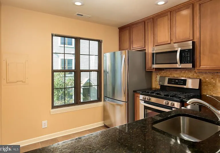 140B Bradford Ct #B — Photo 12