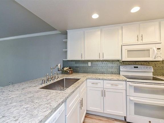 2nd image of 4108 Apricot Dr