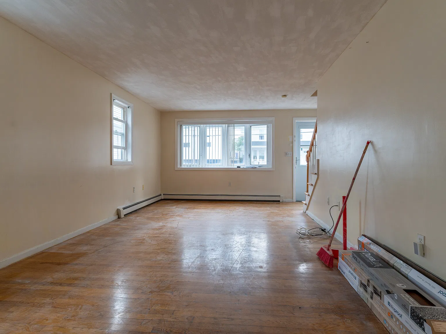 4 bed, 2.5 bath, 1931 sqft, $4,000 — Photo 2