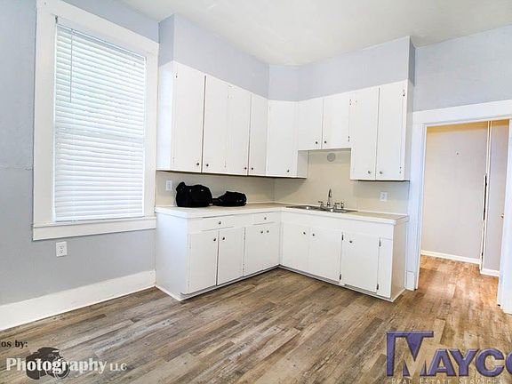 5th image of 2413 Creswell Ave APT A
