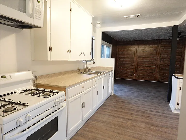 8022 Woodlyn Rd — Photo 7