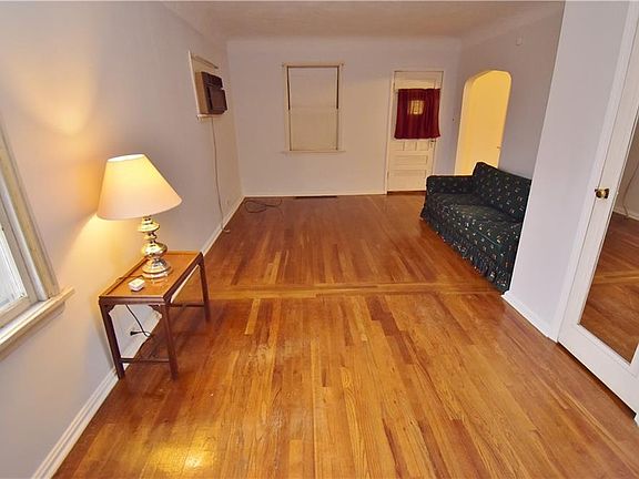 3rd image of 1084 E 200th St