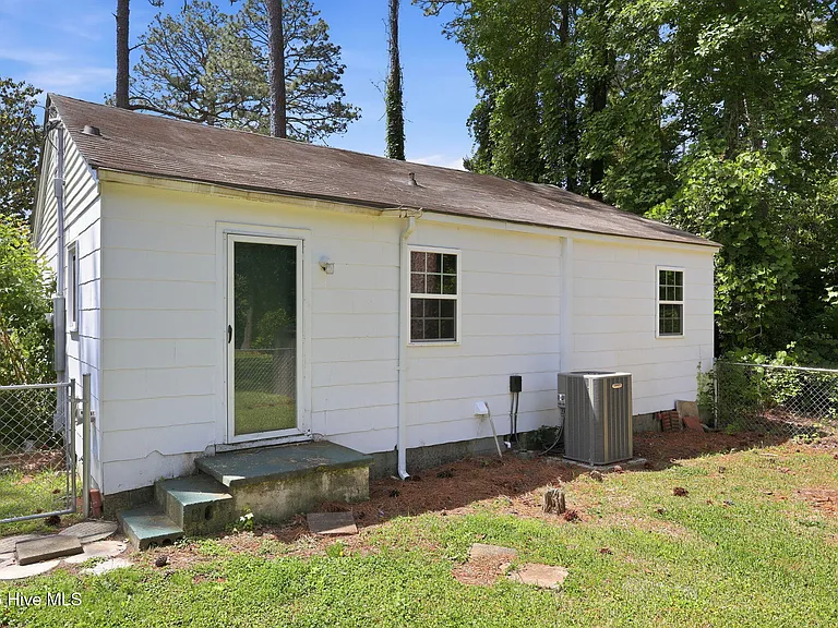 114 Pineview St — Photo 24