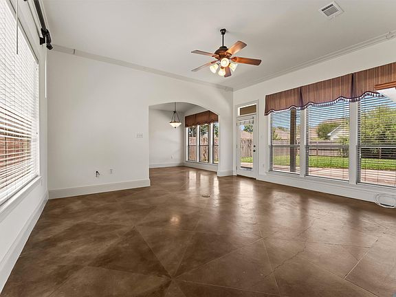 5th image of 10335 Springpark Ave
