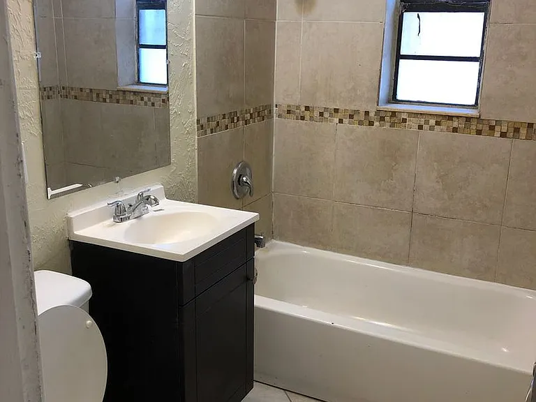 1859 Lauderdale Manor Dr — Photo 14