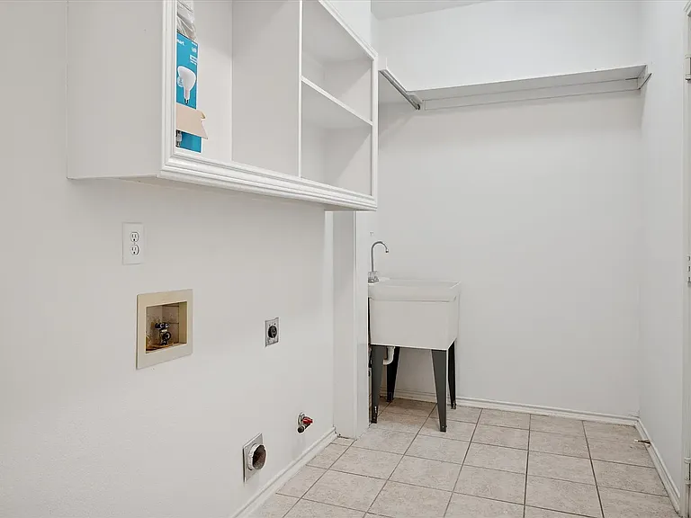 6629 Wickliff Trl — Photo 22