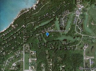 12400 Country Club Ct, Charlevoix, MI 49720