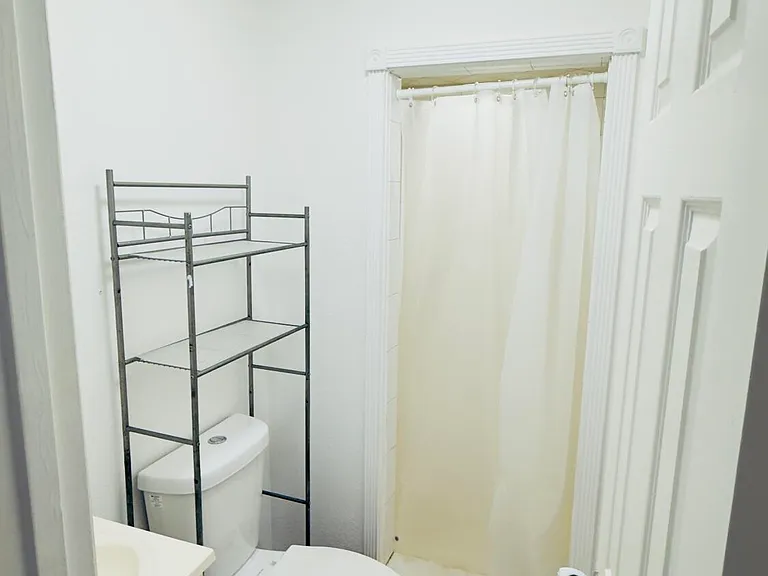 4221 Rose Ln NE — Photo 15