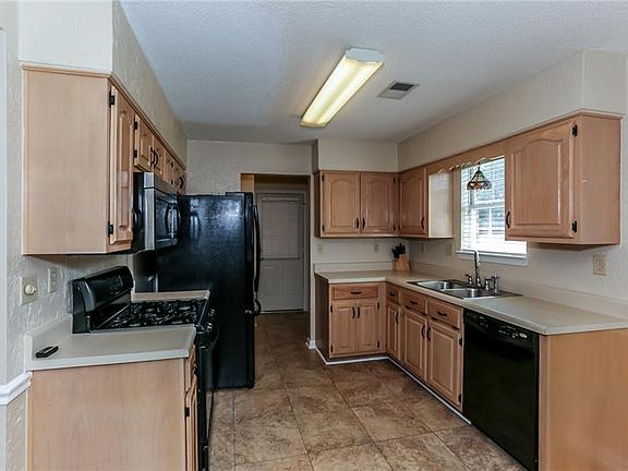 4th image of 8015 Oxford Dr