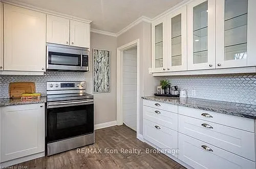 319 Ridgewood Cres S #MAIN — Photo 15