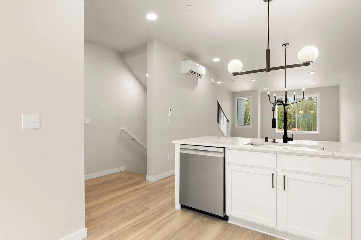 3 bed, 3.5 bath, 1735 sqft, $3,495 — Photo 3