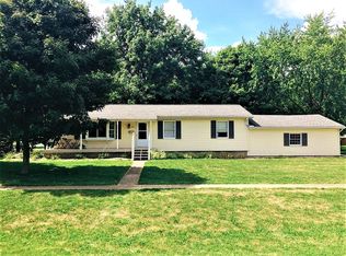 390 S Walnut St, El Paso, IL 61738