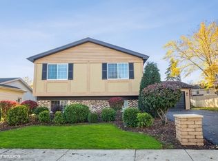 1031 Hunter St, Lombard, IL 60148